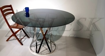 Стеклянный стол кухонный из нержавеющей стали и темного стекла 