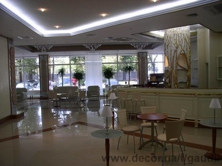 Облицовка колоны 1,4 м диаметр, шамот, белая глазурь, надглазурное покрытие золотом