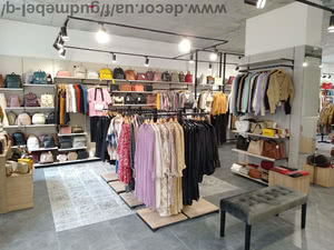 Торговельне обладнання та меблі для магазину одягу і взуття - стелажі, вітрини, стійки — Гудмебель Торговельне обладнання та меблі для магазину одягу і взуття - стелажі, вітрини, стійки — Гудмебель