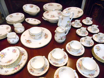 Столовый чайно-кофейный сервиз английской марки Royal Worcester, серия Roanoke.