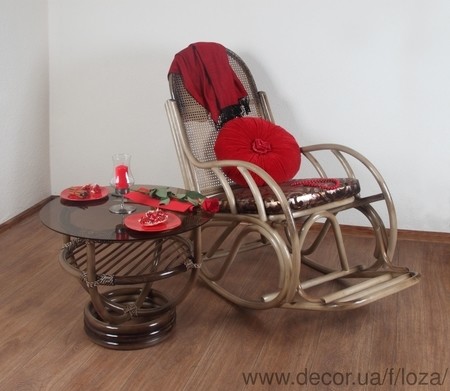 Кресло-качалка и столик из натурального ротанга