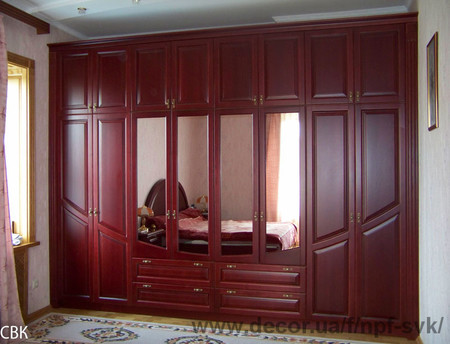 Шкаф в спальне