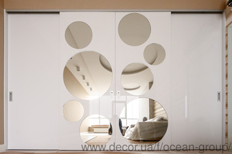 Дизайнерский шкаф-купе с крашеными фасадами и зеркалами. — Ocean Group Дизайнерский шкаф-купе с крашеными фасадами и зеркалами. — Ocean Group