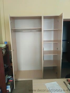 Шкаф трёхдверный для одежды и документов