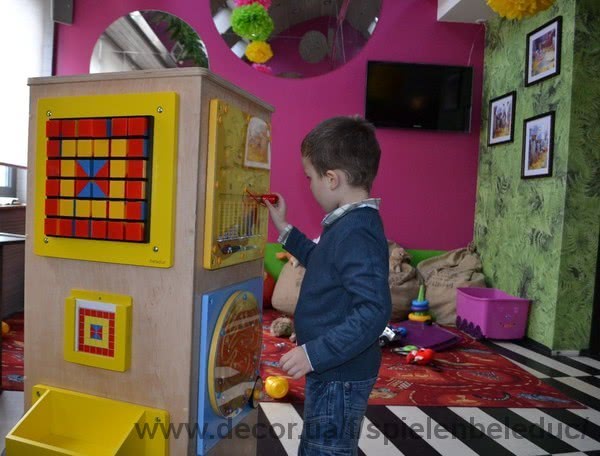 28.02.2015 в пиццерии Il Molino установлена мобильная детская комната с навесными игровыми элементами Beleduc