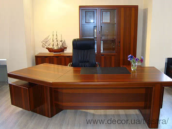 Меблі для кабінетів керівника і офісів