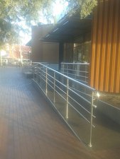 Ограждения для пандуса фасад Mc Donalds &mdash; Blesk