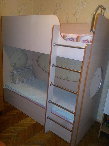 двухъярусная кровать