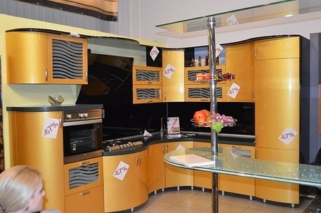 Крашенный МДФ с выгнутыми фасадами