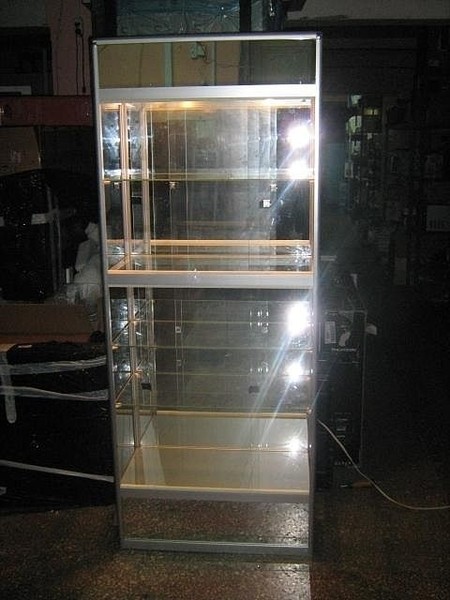 Витрины стеклянные зеркальные. Прилавок – витрина. С подсветкой. б/у