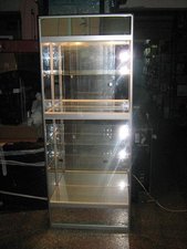 Витрины стеклянные зеркальные. Прилавок – витрина. С подсветкой. б/у &mdash; Качанов