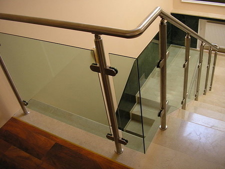 Внутренняя лестница стекло