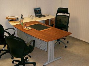 Офисный стол с каркасом Классика &mdash; Спецторгоборудование