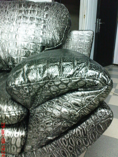 Кожаный уголок