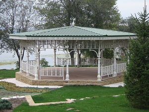 Мебель садовая, чугунная: садовые скамейки, столы. &mdash; Декорліт