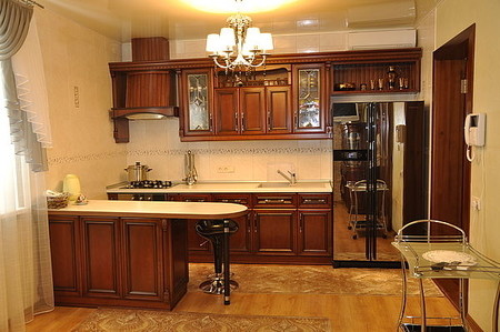 Кухни деревянные из массива ольхи, ясеня, дуба собственного производства