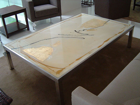 Художественный журнальный столик