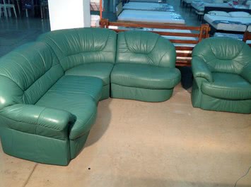 Кожаный угловой диван с креслом б/у из Германии
