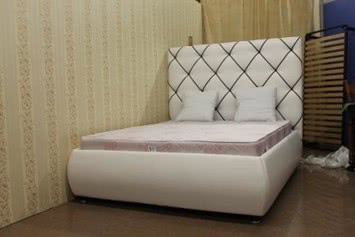 Кровать по эскизам итальянского дизайнера